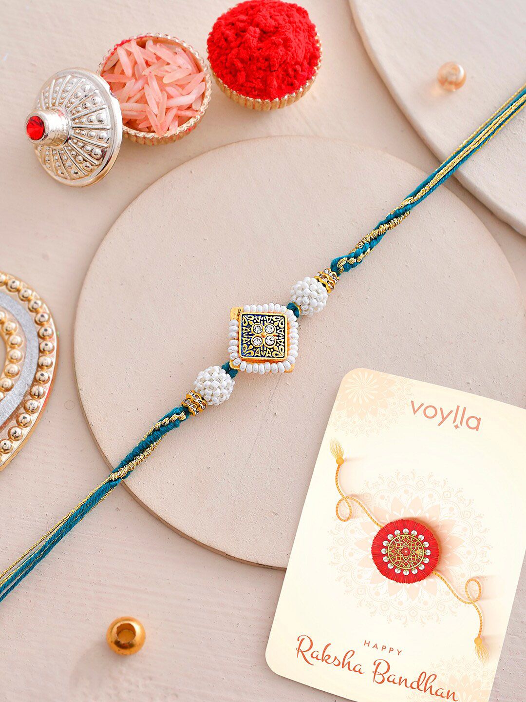 Voylla Men Mutiara Dihiasi Benang Rakhi