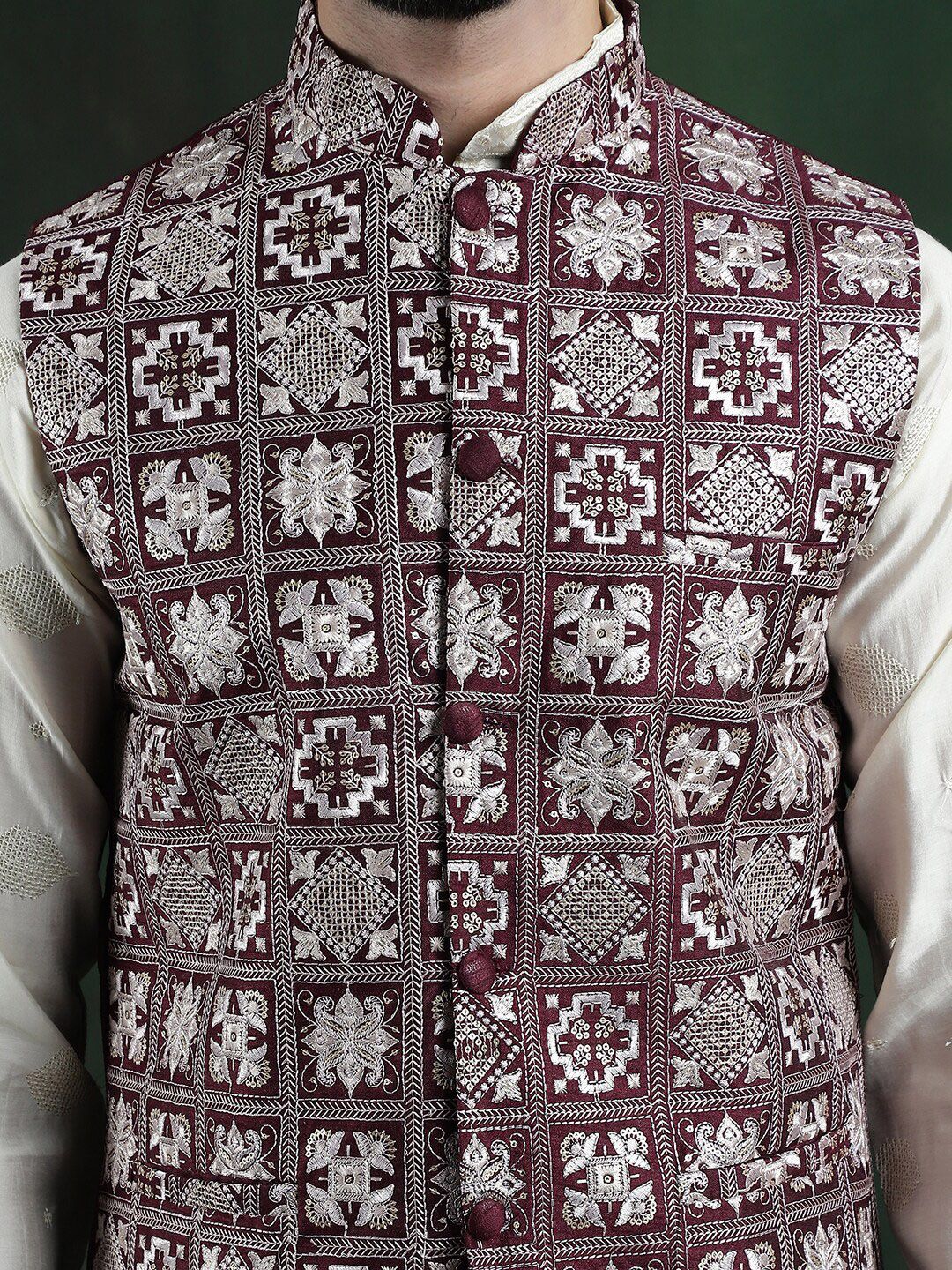 SOJANYA Men Embroidered Nehru Jackets