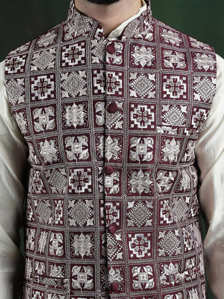 SOJANYA Men Embroidered Nehru Jackets