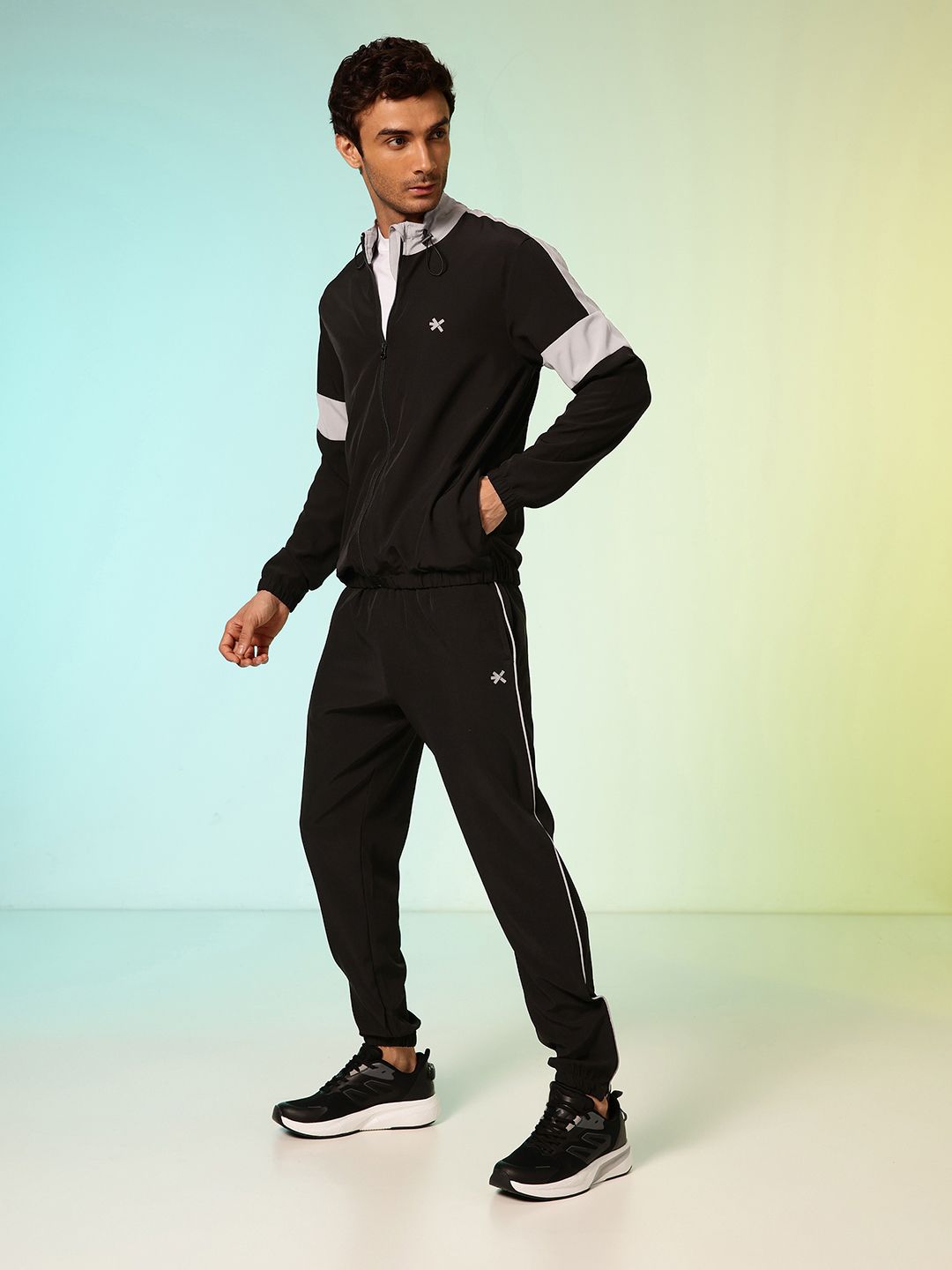 HRX by Hrithik Roshan Colourblocked Rapid Dry Running Tracksuit