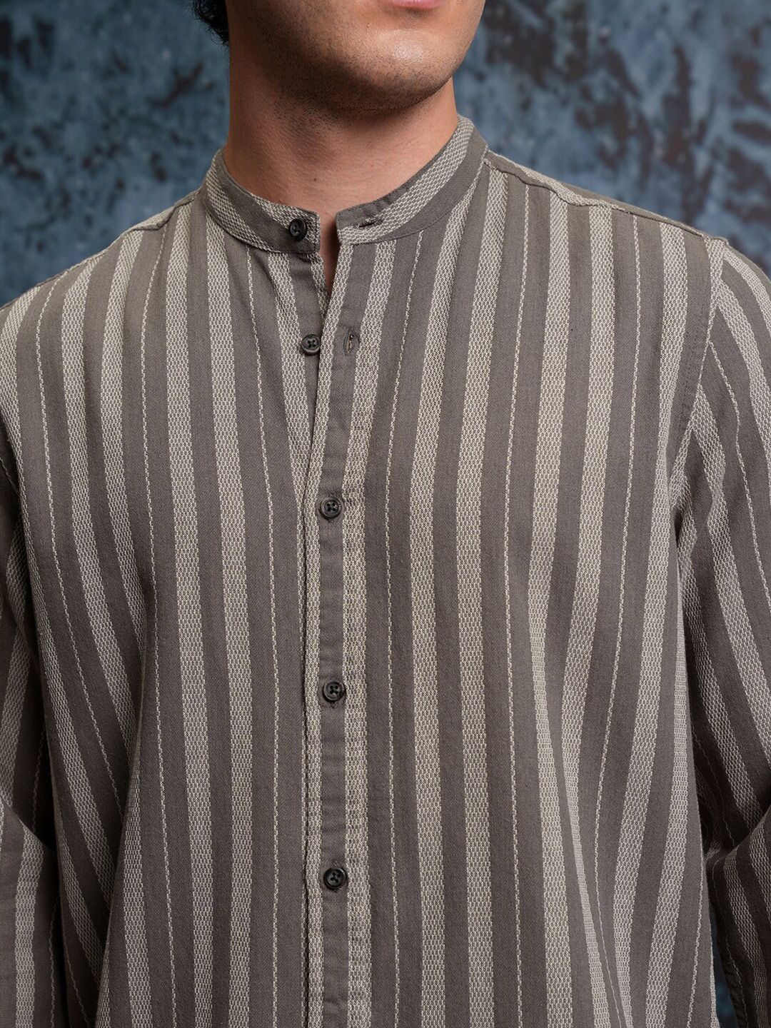Locomotive Men Grey Mock Lino Dobby Textured Striper Stand-Up Collar Regular Shirt