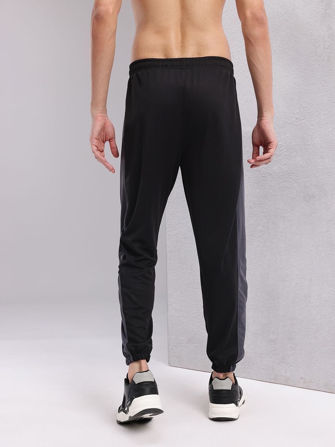HRX by Hrithik Roshan Men Mid-Rise Rapid-Dry Training Joggers with Side Taping
