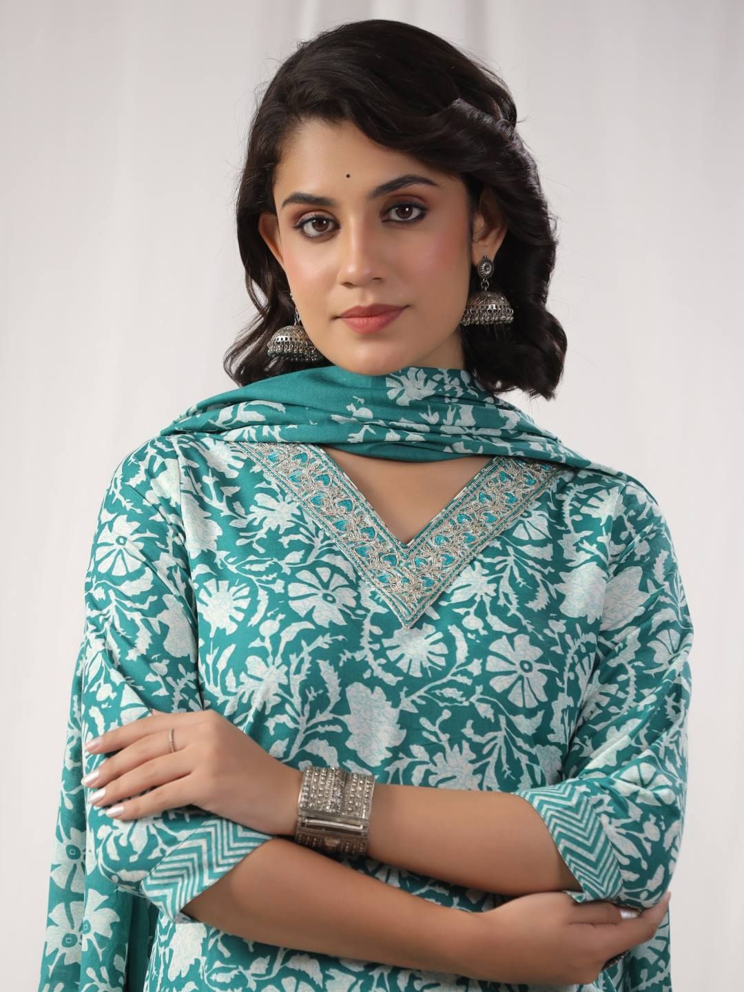 Varanga Women Floral Printed Regular Kurta with Trousers & With Dupatta