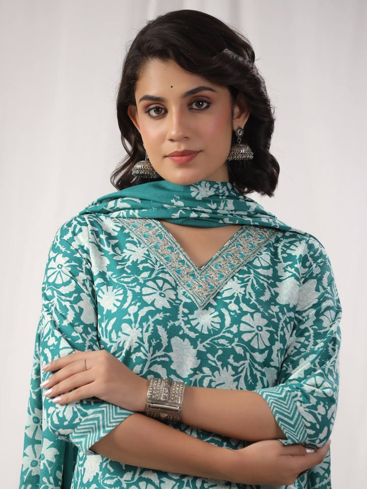 Varanga Women Floral Printed Regular Kurta with Trousers & With Dupatta