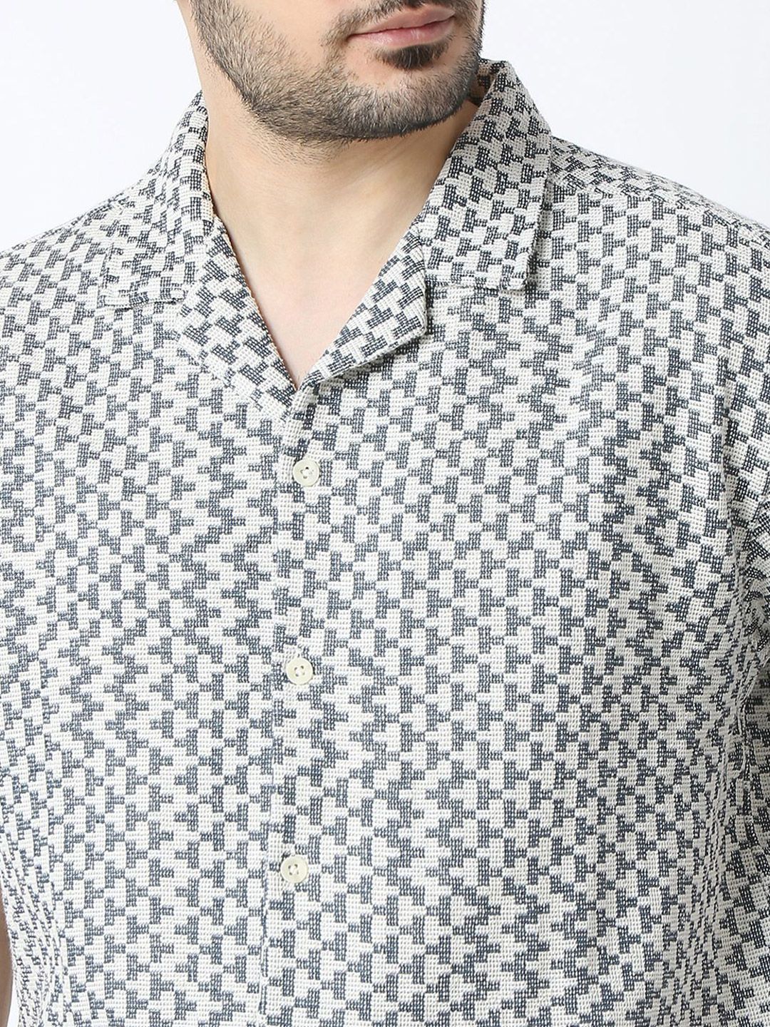 SPYKAR Men Relaxed Fit Cuban Collar Geometric Printed Cotton Casual Shirt