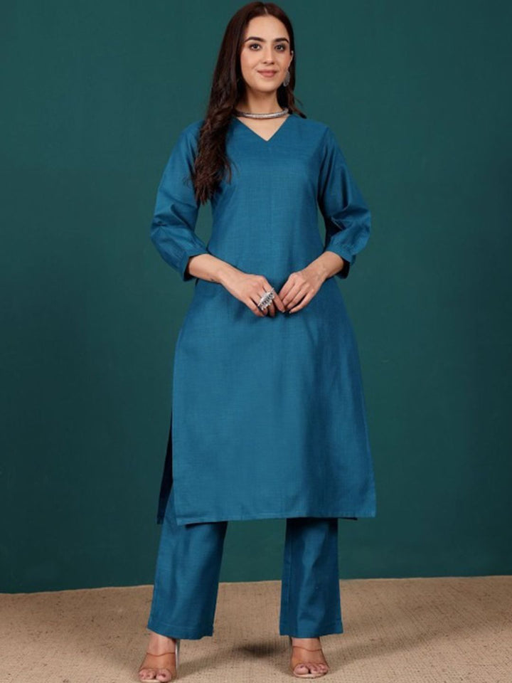 Varanga Women Regular Kurta with Trousers