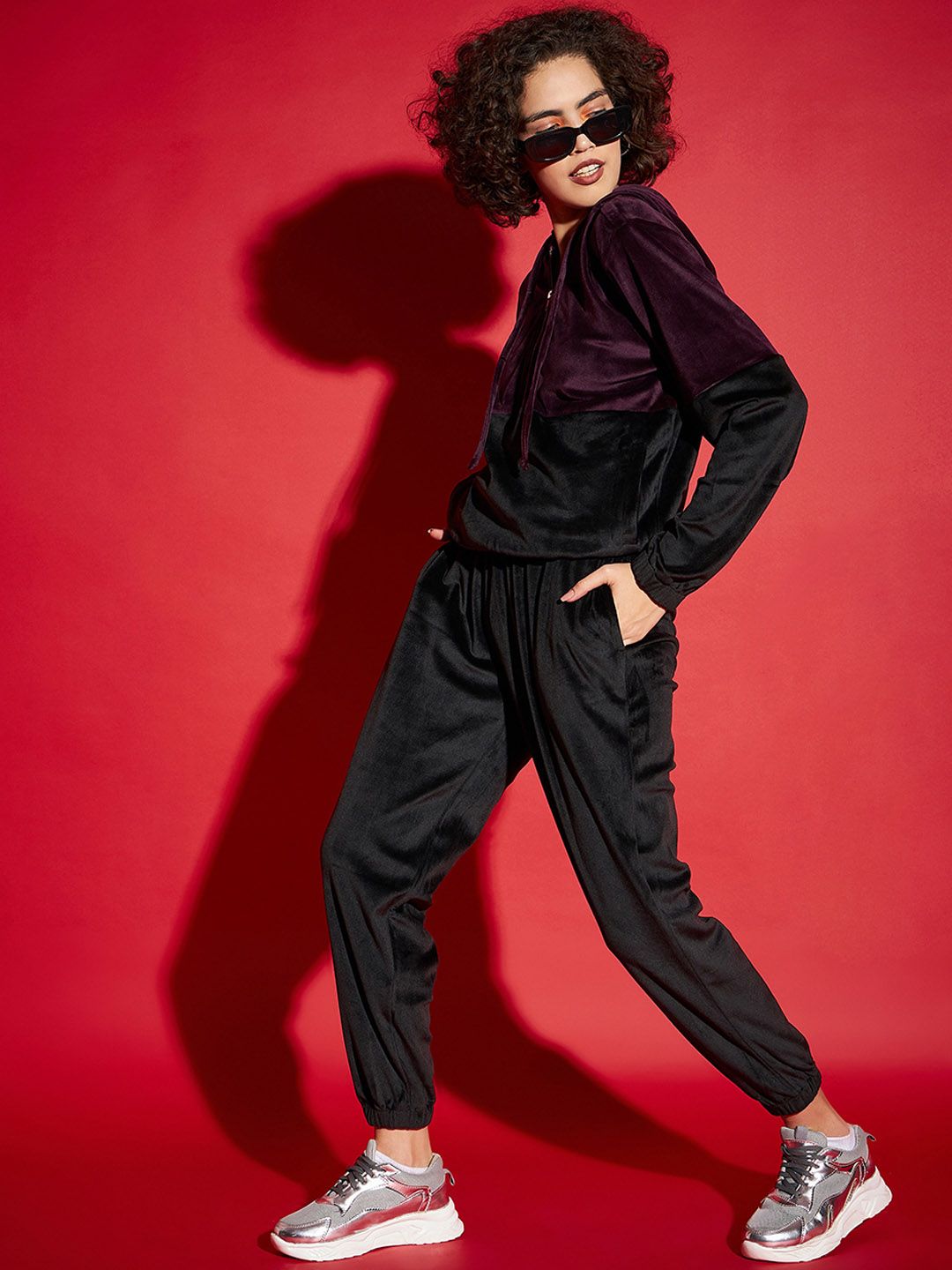 SASSAFRAS Maroon Colourblocked Velvet Sweatshirt With Joggers