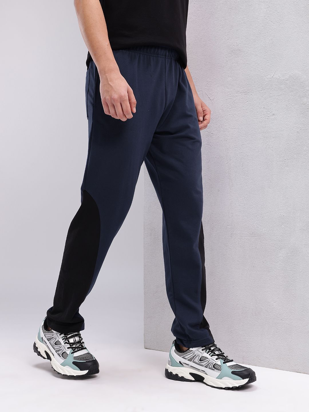 HRX by Hrithik Roshan Men Colourblocked Lifestyle Joggers