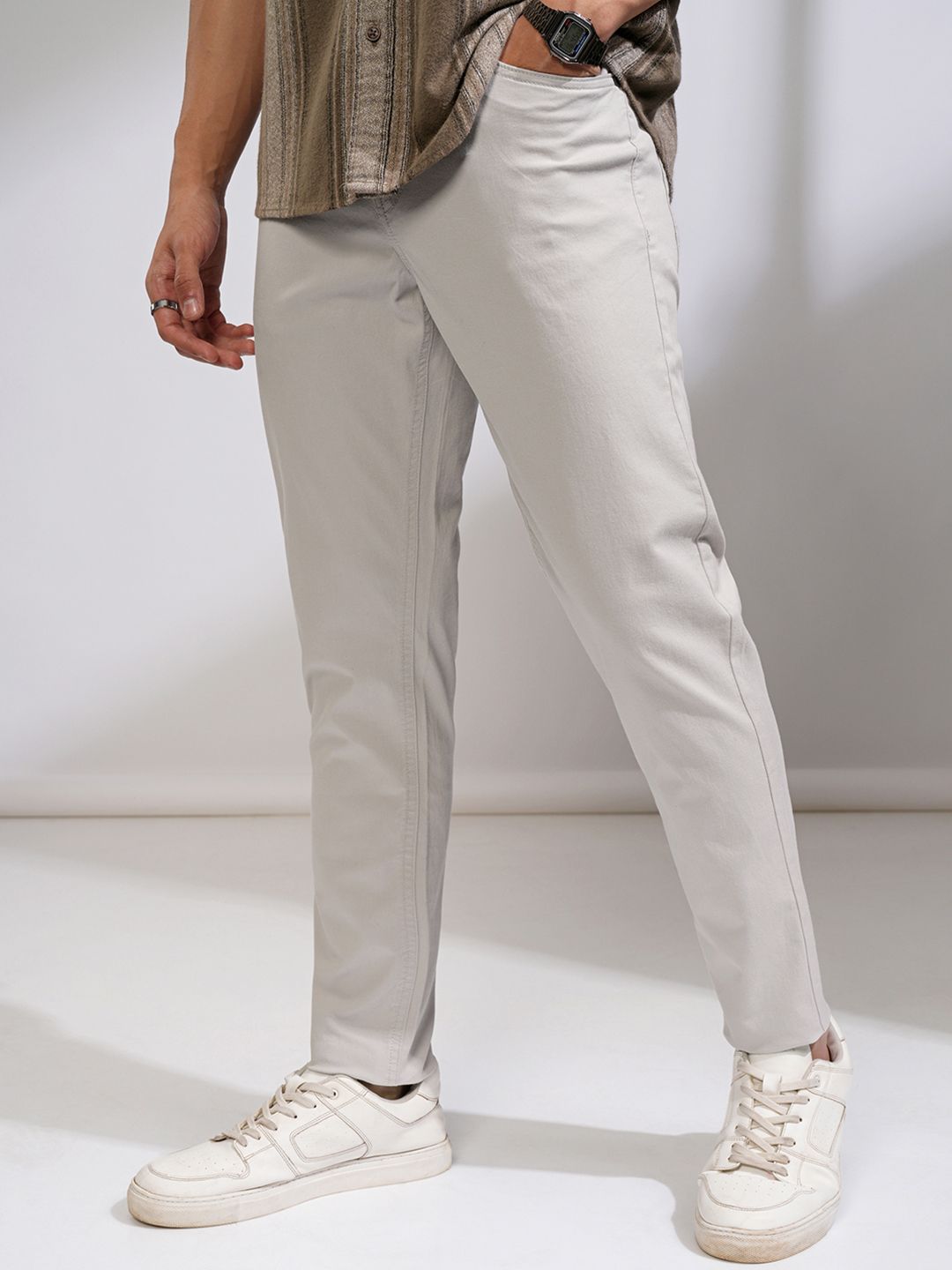 HIGHLANDER Men Tapered Fit Solid Regular Trousers