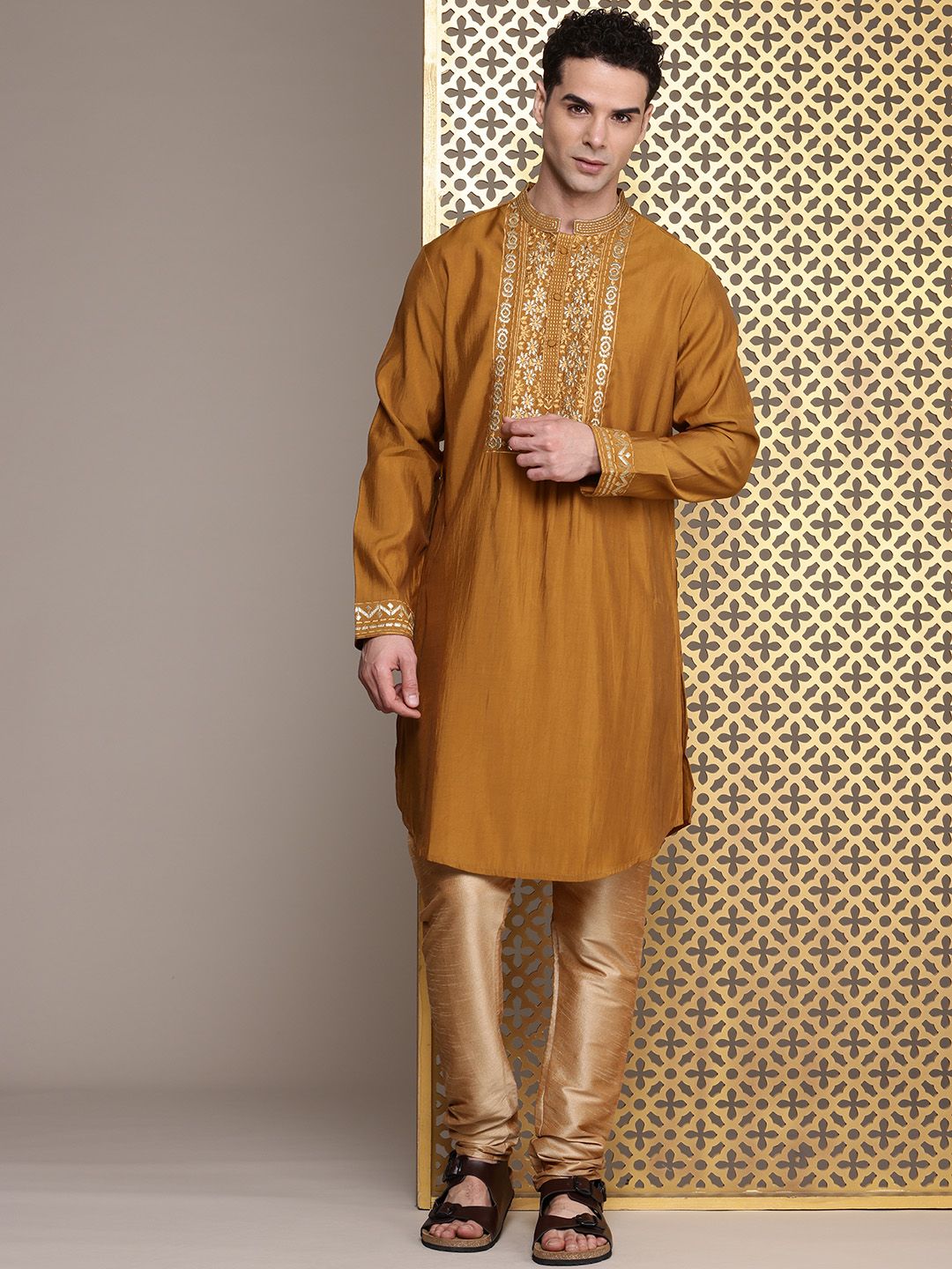 House of Pataudi Floral Yoke Design Mandarin Collar Thread Work Jashn Kurta