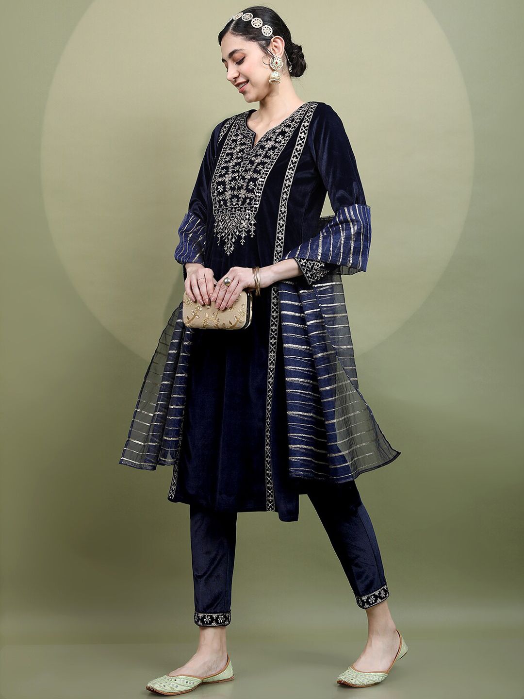 Vishudh Women Ethnic Motifs Embroidered Knited Velvet Kurta & Trousers with Dupatta