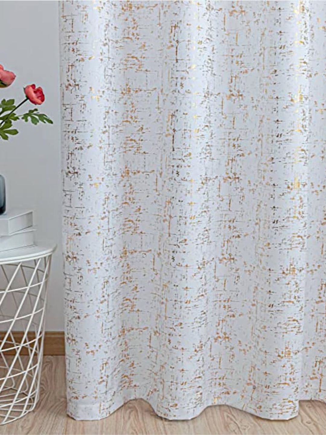 URBAN SPACE White & Gold-Toned Black Out Window Curtain