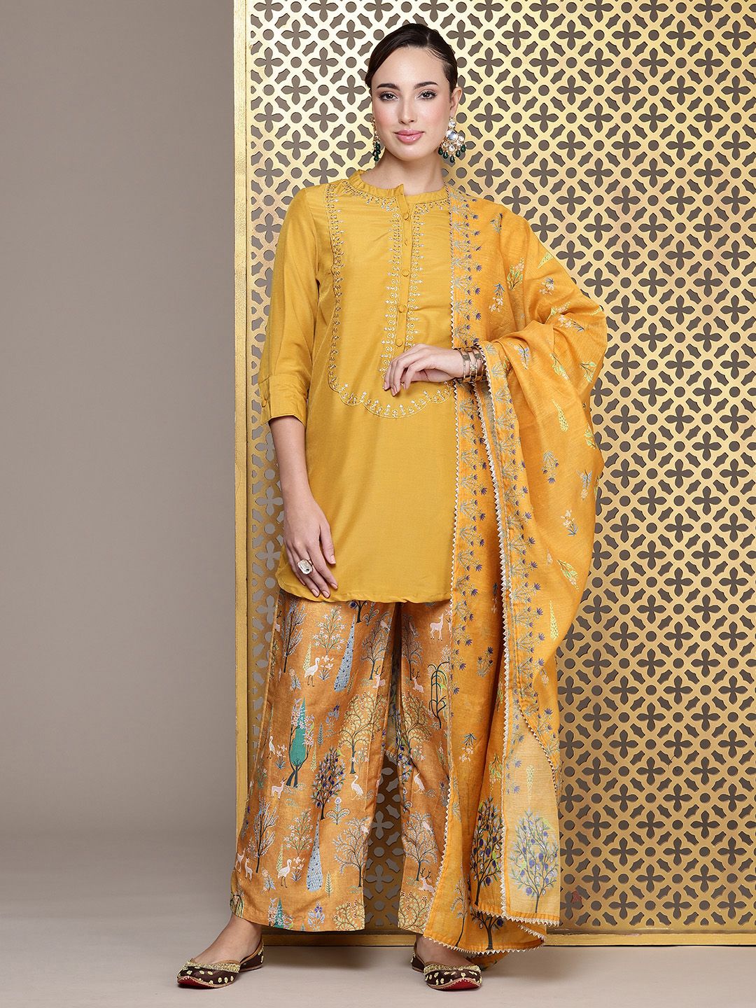 House of Pataudi Women Floral Embroidered Regular Jashn Kurti With Palazzos & Dupatta