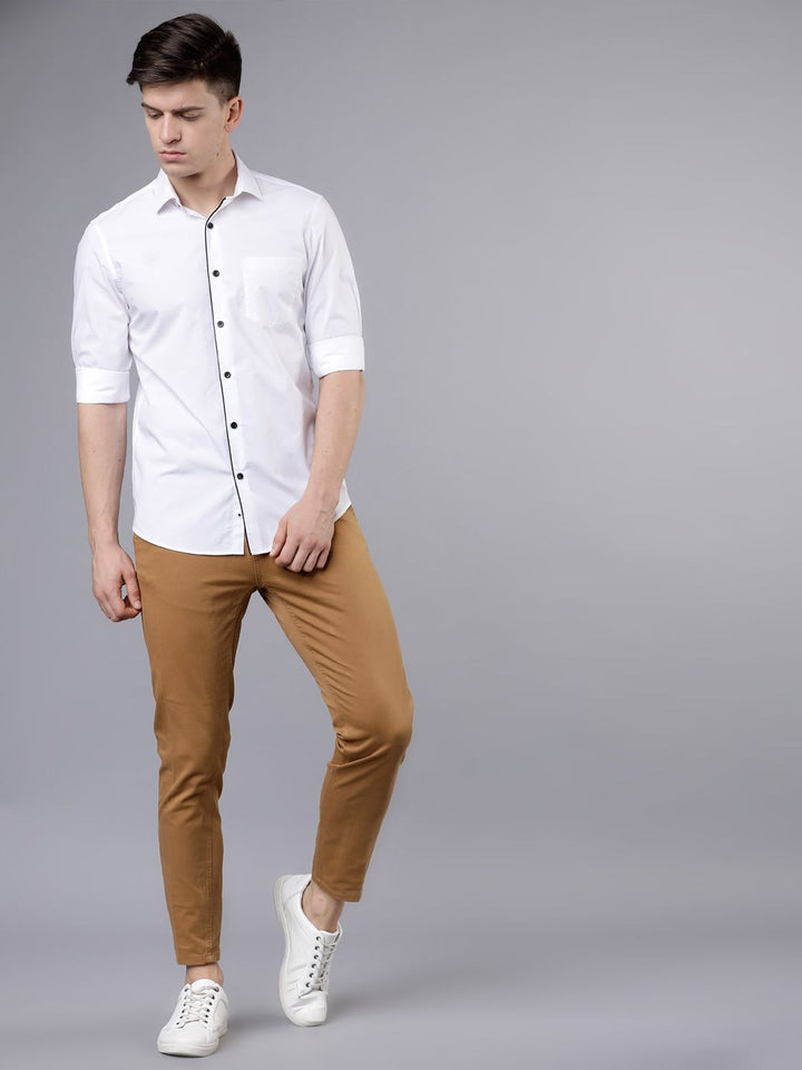 HIGHLANDER Men Brown Tapered Fit Solid Chinos