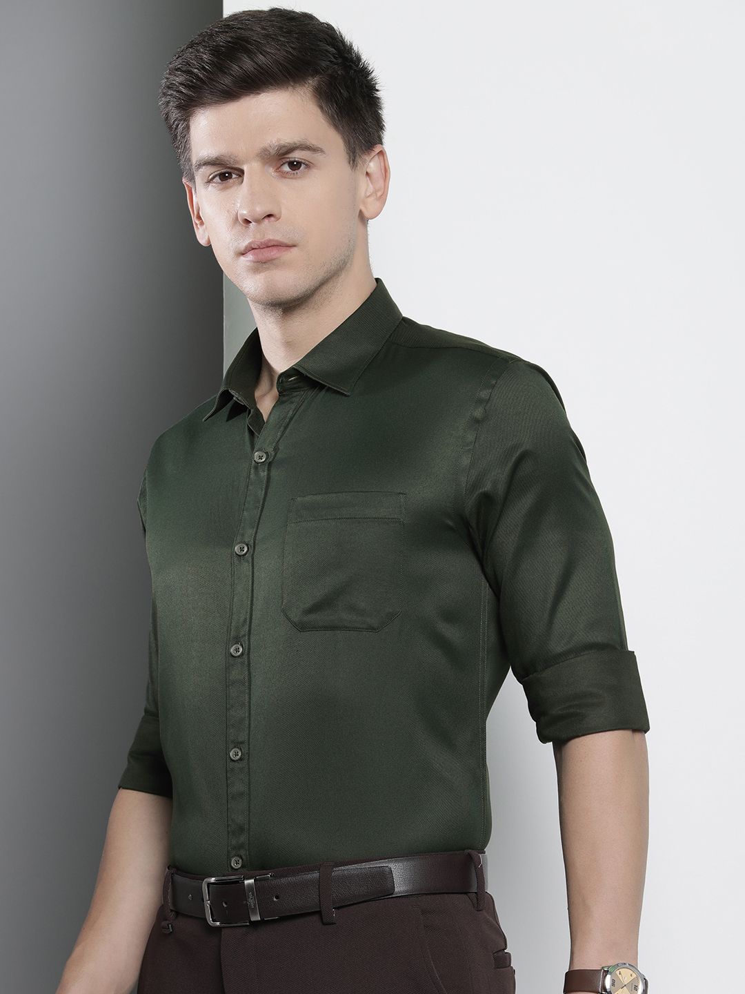 The Indian Garage Co. X Luxe Men Solid Slim Fit Opaque Formal Shirt