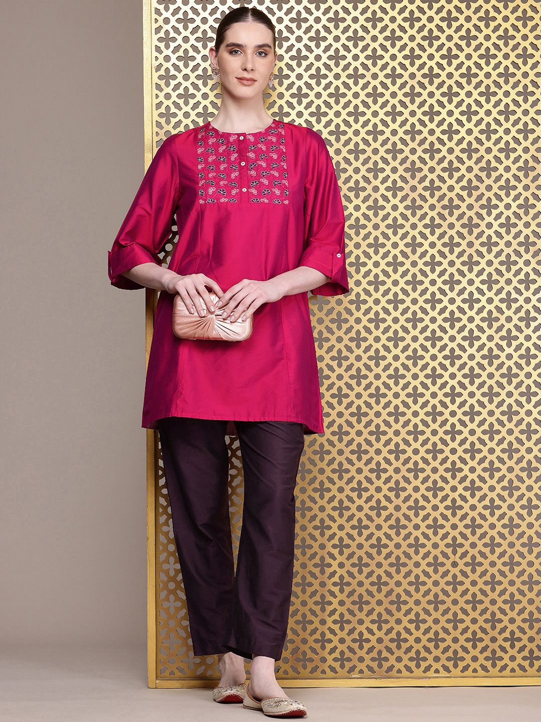 House of Pataudi Jashn Floral Embroidered Thread Work Kurti with Trousers