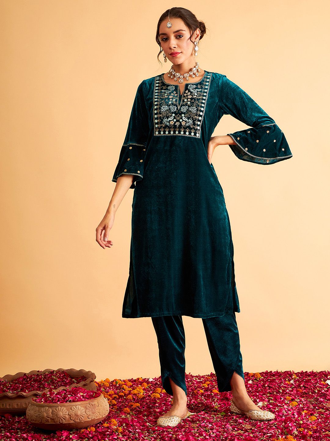Shae by SASSAFRAS Women Green & Golden Yoke Design Velvet Finish Straight Kurta