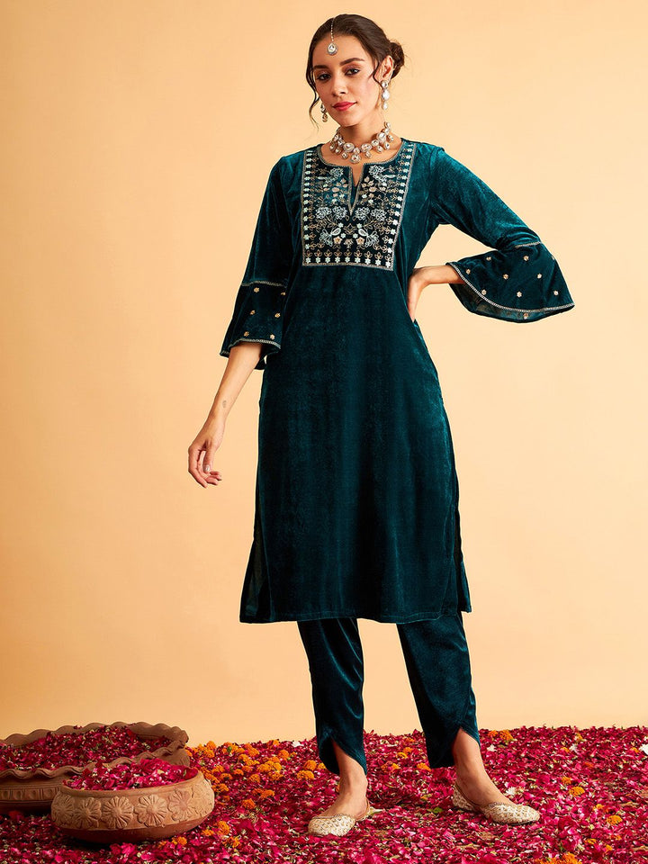 Shae by SASSAFRAS Women Green & Golden Yoke Design Velvet Finish Straight Kurta