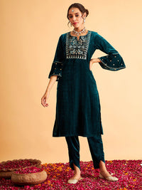 Shae by SASSAFRAS Women Green & Golden Yoke Design Velvet Finish Straight Kurta