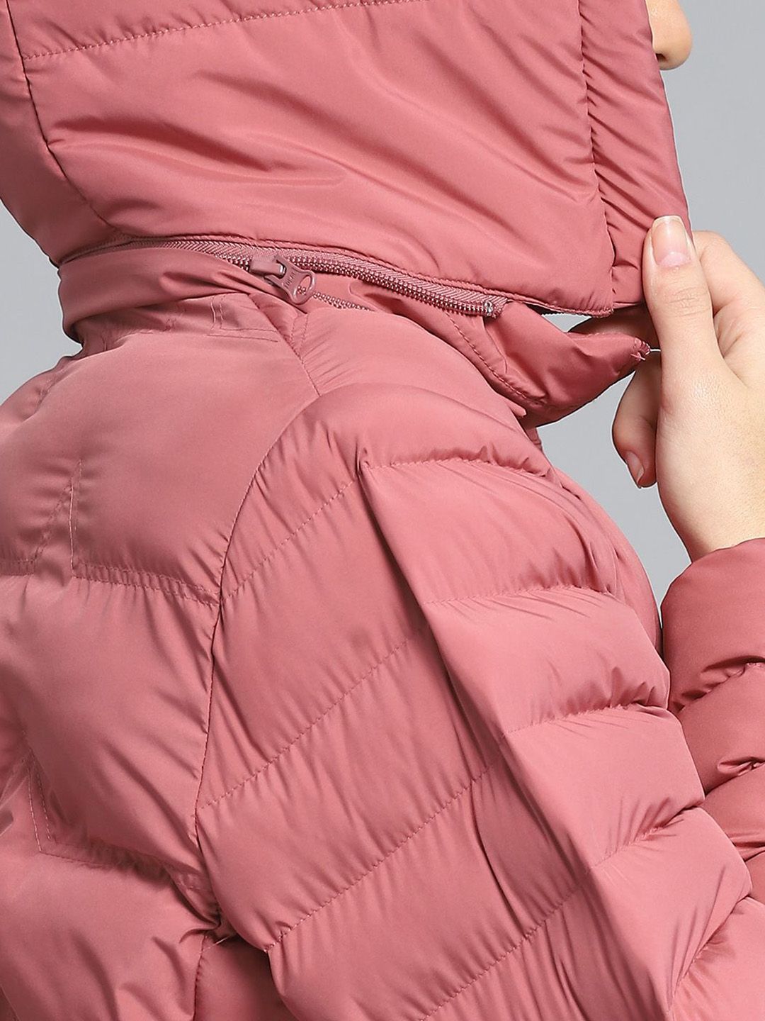 Monte Carlo Wanita Bergerak Jaket Puffer Ringan Kasual Solid