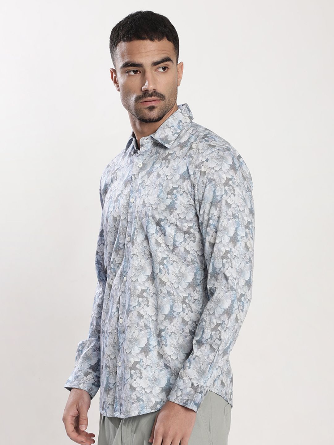 Bene Kleed Men Slim Fit Floral Printed Chest Pocket Casual Shirt