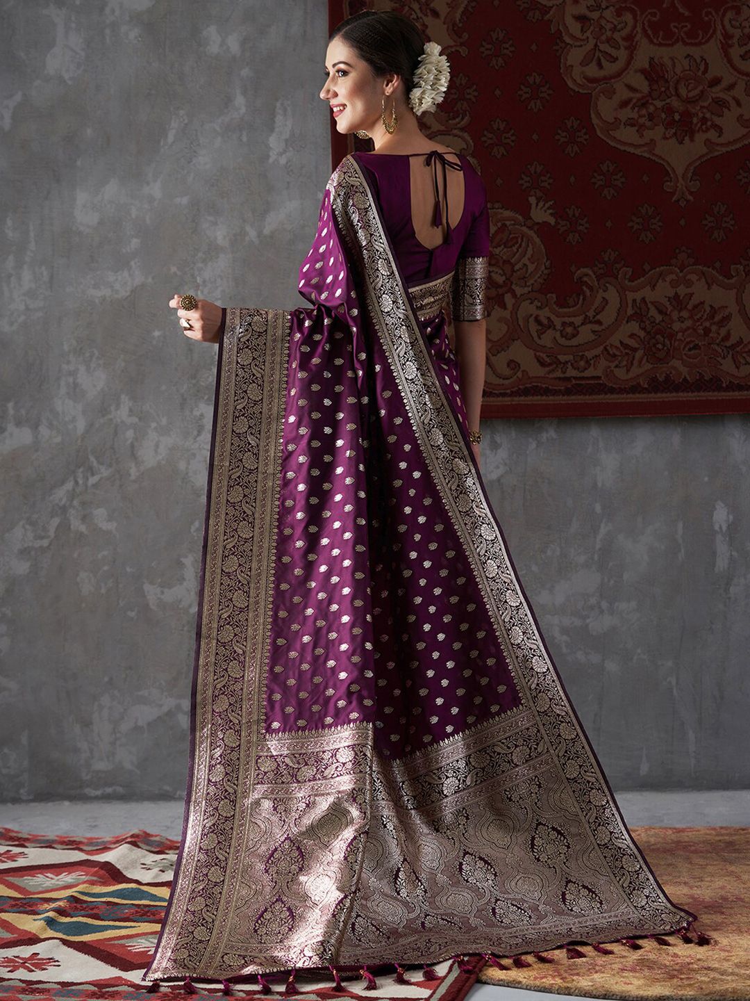 Mitera Ethnic Motifs Woven Design Zari Kanjeevaram Saree