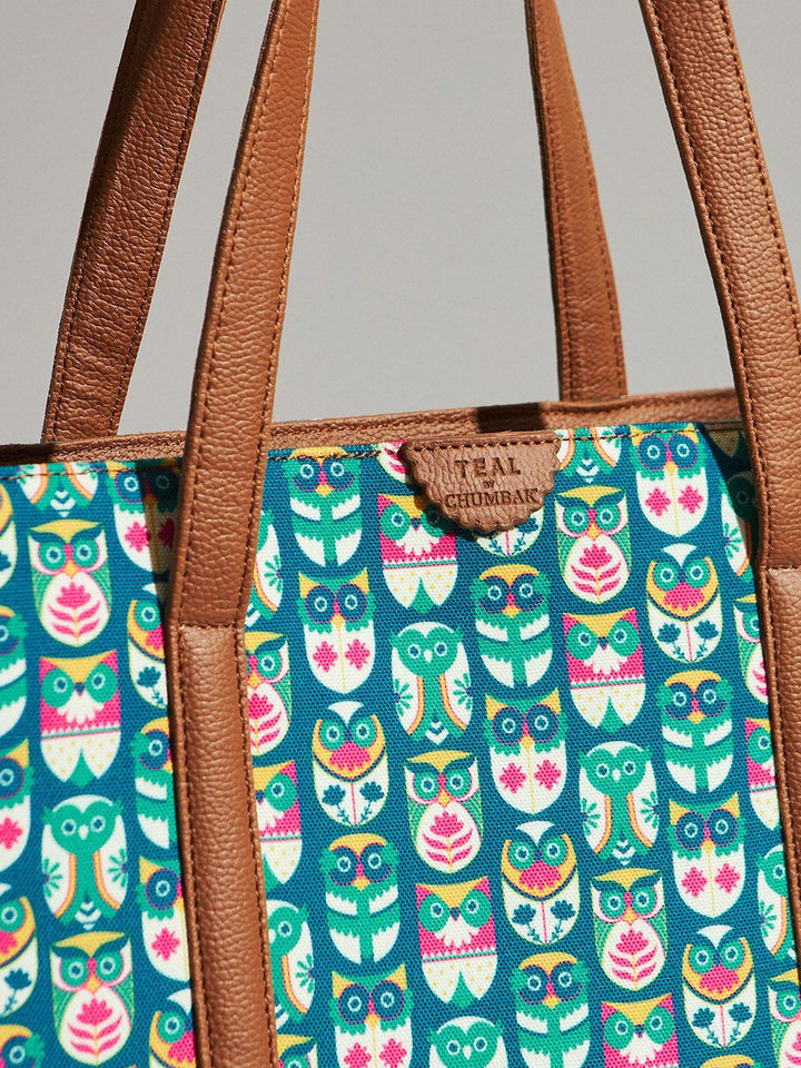 TEAL BY CHUMBAK Owl March Printed Shopper Tote Bag