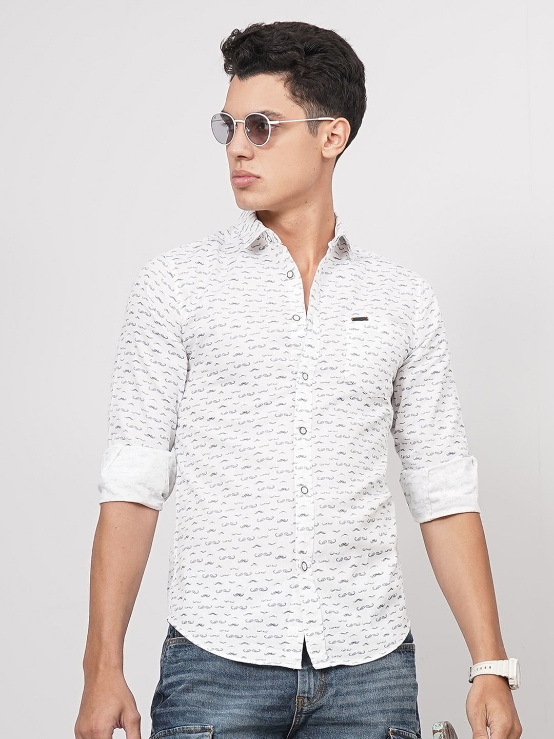 The Indian Garage Co Men White & Navy Blue Slim Fit Printed Casual Shirt