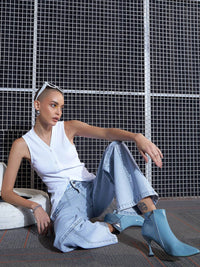 SASSAFRAS Women Straight Fit High-Rise Heavy Fade Stretchable Cargo Jeans