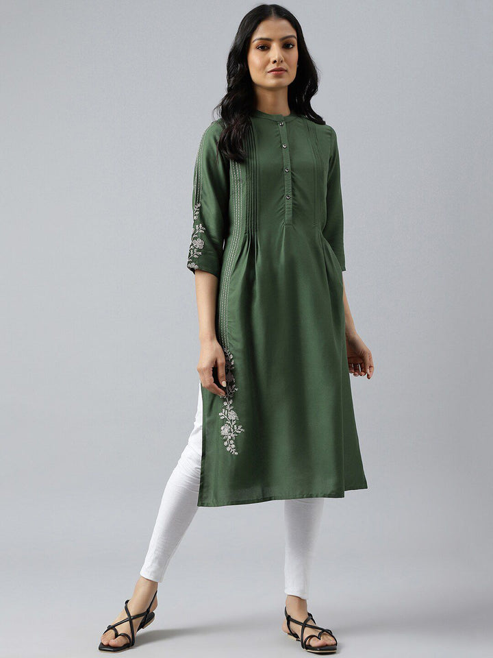 W Women Green Embroidered Thread Work Kurta