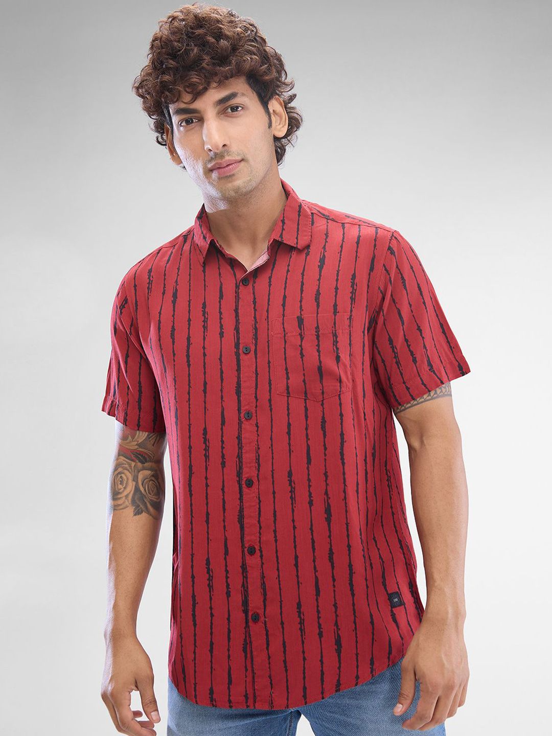 SPYKAR Men Slim Fit Opaque Striped Spread Collar Casual Shirt