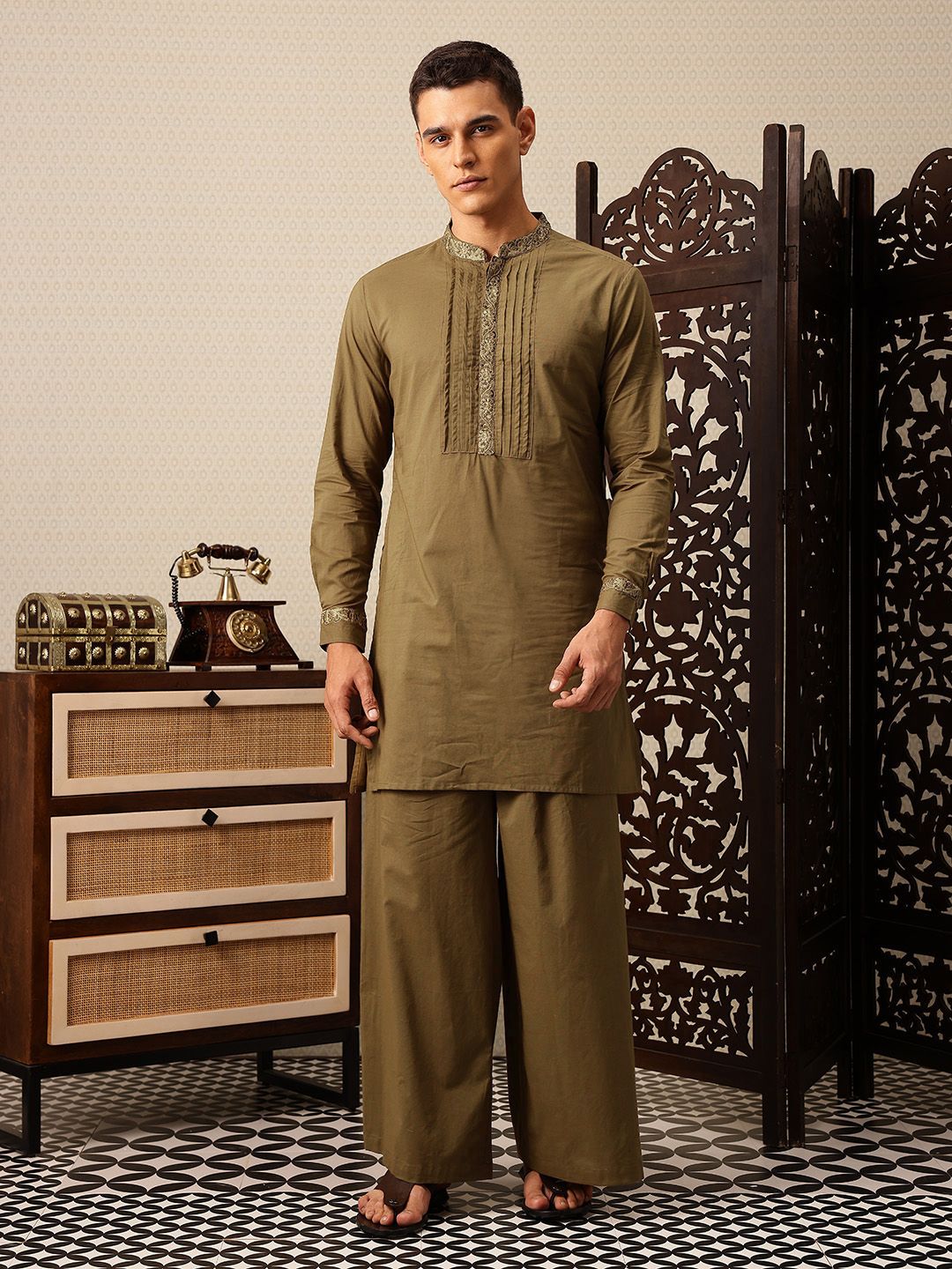 House of Pataudi Floral Yoke Design Thread Work Pure Cotton Jashn Kurta with Trousers