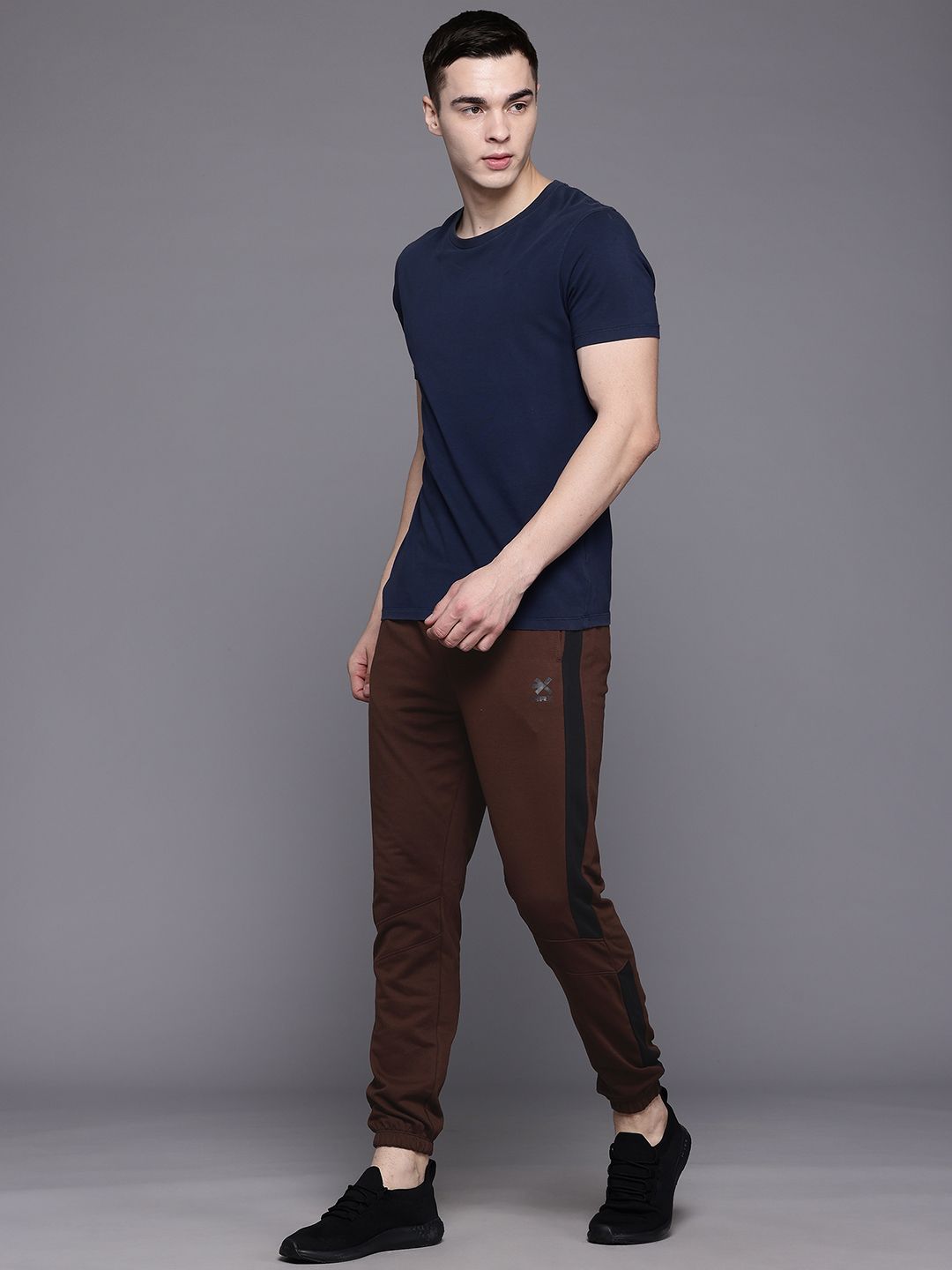 HRX by Hrithik Roshan Men Mid-Rise Regular Fit Lifestyle Joggers with Side Stripe