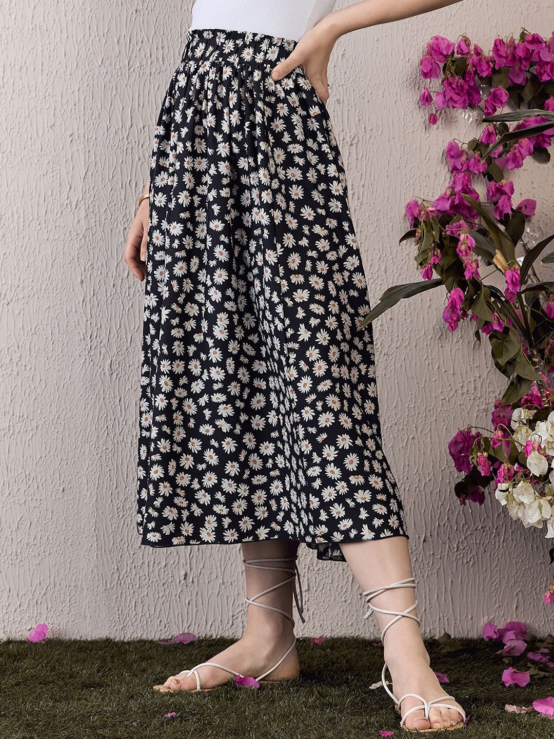 Berrylush Black Floral Printed High Rise Flared Midi Skirt