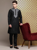 House of Pataudi Men Jashn Floral Embroidered Thread Work Kurta With Trousers