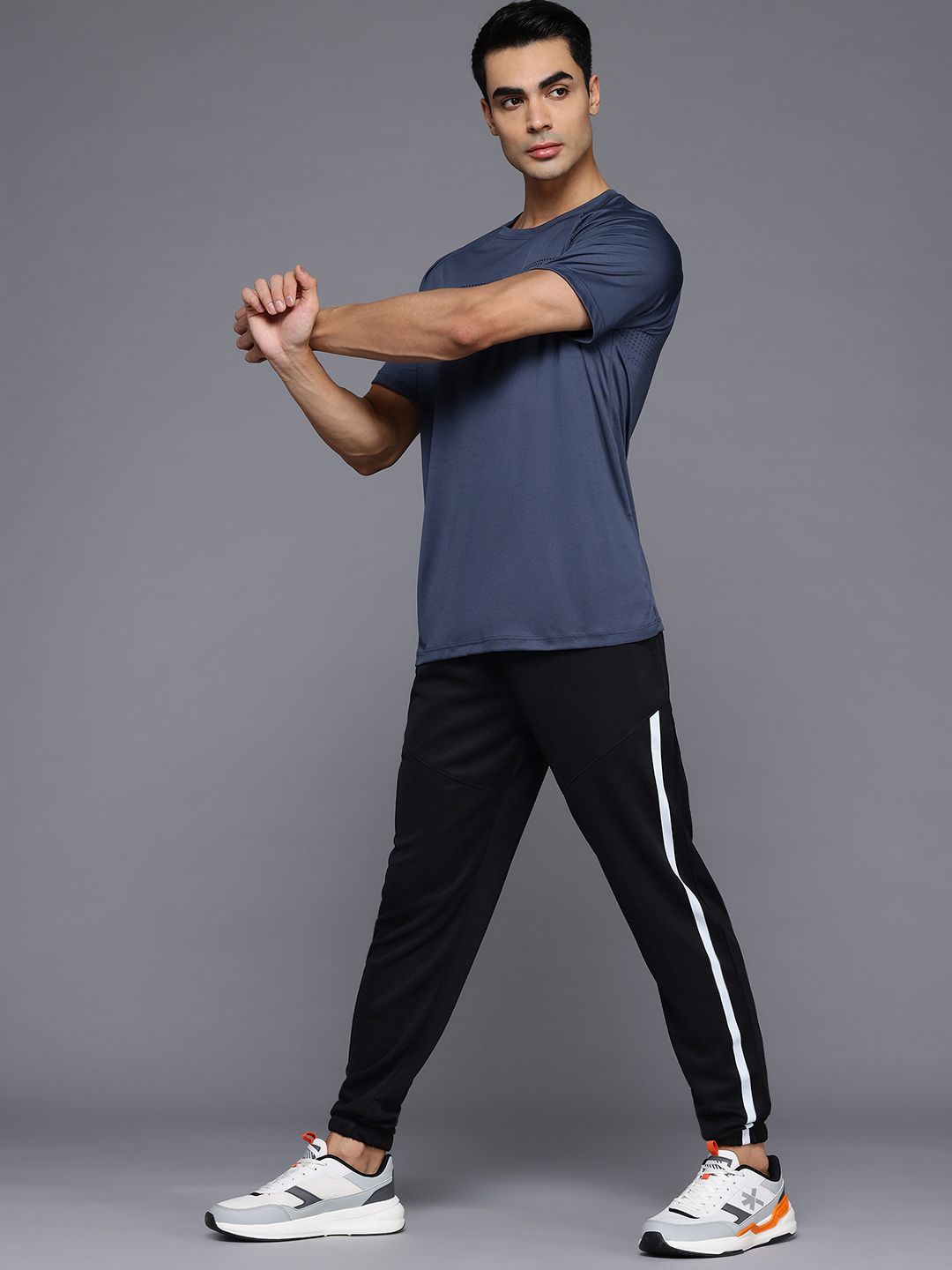 HRX by Hrithik Roshan Men Regular Fit Training Joggers