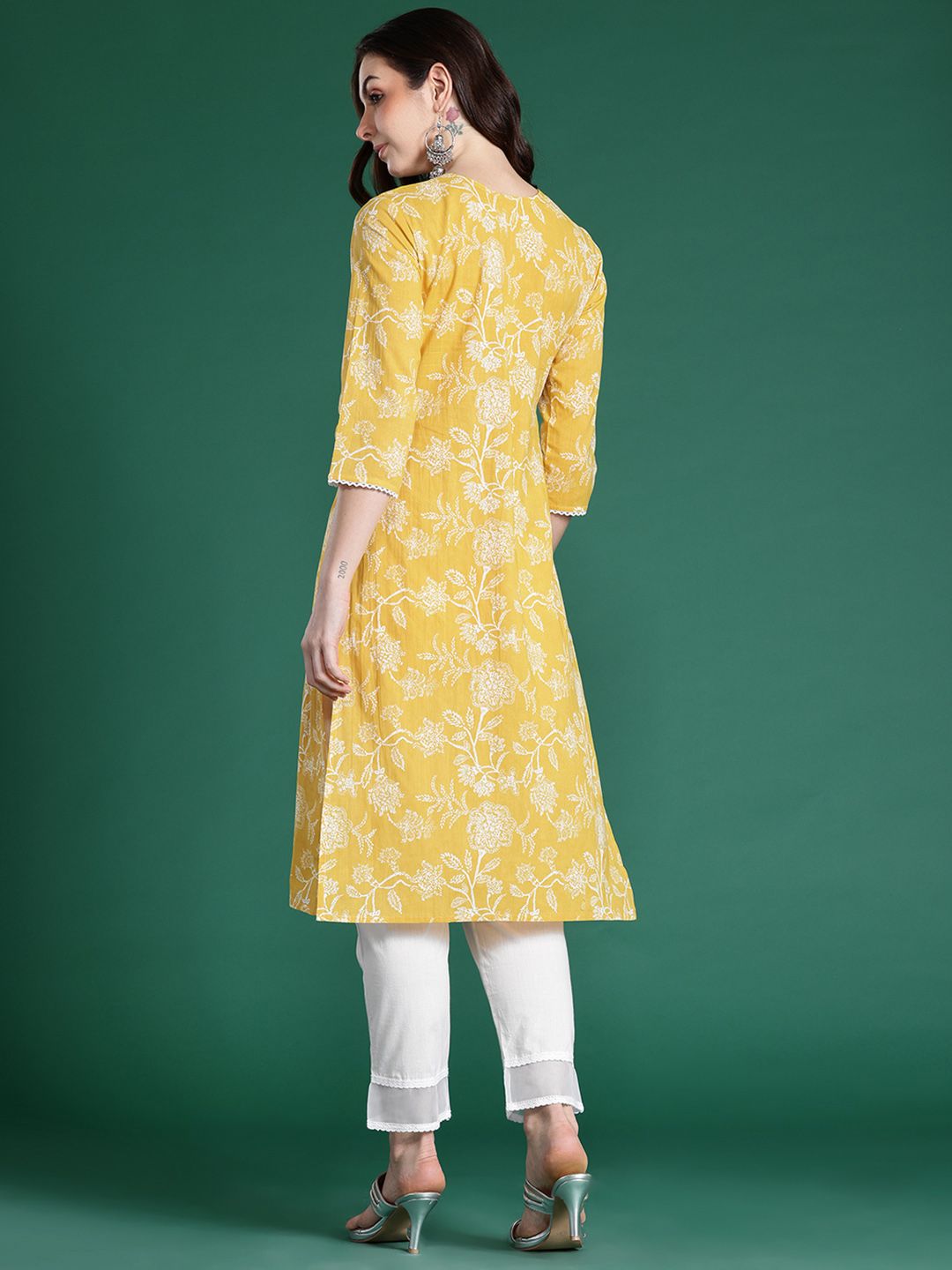 Indo Era Women Floral Embroidered Thread Work Kurta