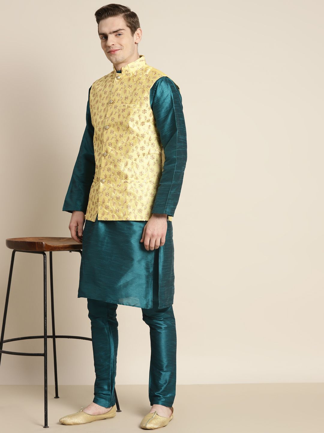 SOJANYA Men Green Ethnic Motifs Embroidered Thread Work Kurta with Churidar