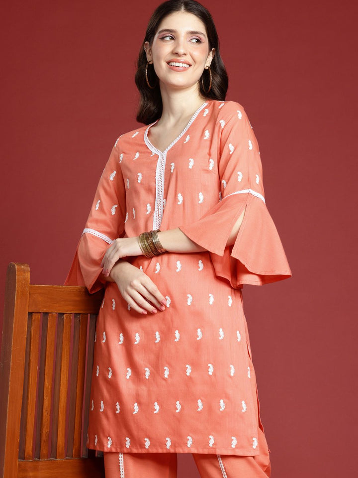 Anouk Ethnic Motifs Embroidered Kurta with Trousers