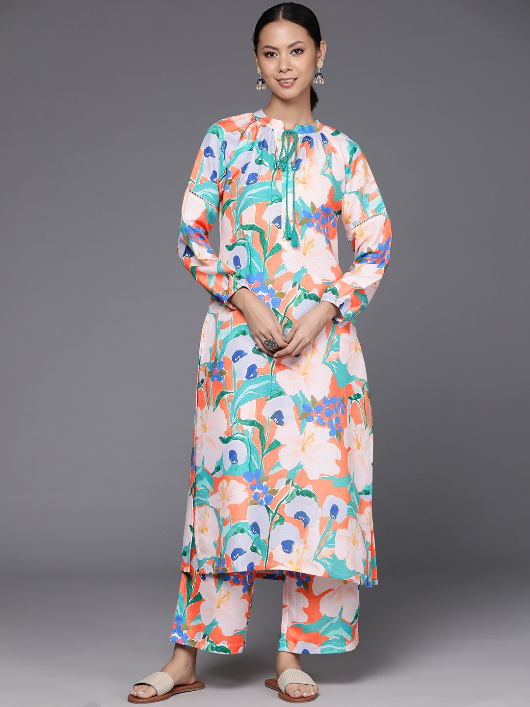 Varanga Women Floral Printed Regular Kurta Pith Palazzos
