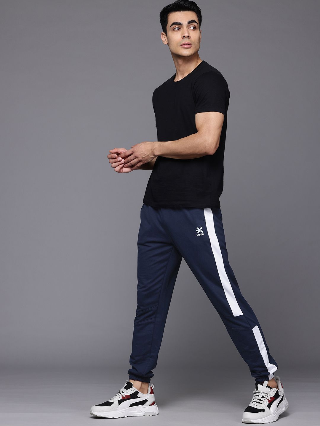 HRX by Hrithik Roshan Men Side Stripe Detail Mid-Rise Lifestyle Joggers