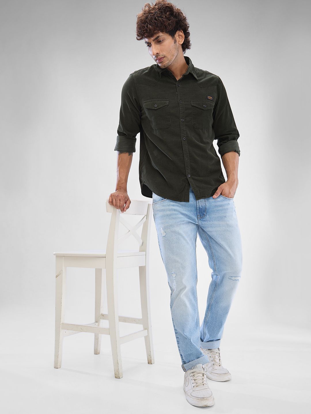 SPYKAR Men Slim Fit Opaque Solid Spread Collar Casual Shirt