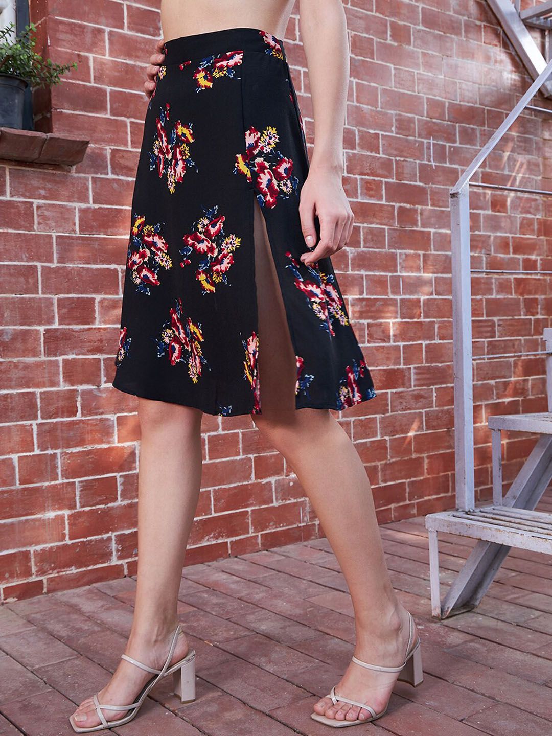 Berrylush Floral Printed Knee-Length Thigh-High Slit Skirt