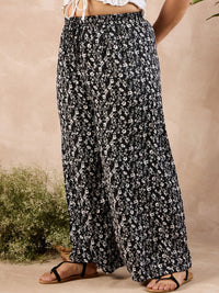 Berrylush Curve Women Black Floral Printed Relaxed High-Rise Parallel Trousers