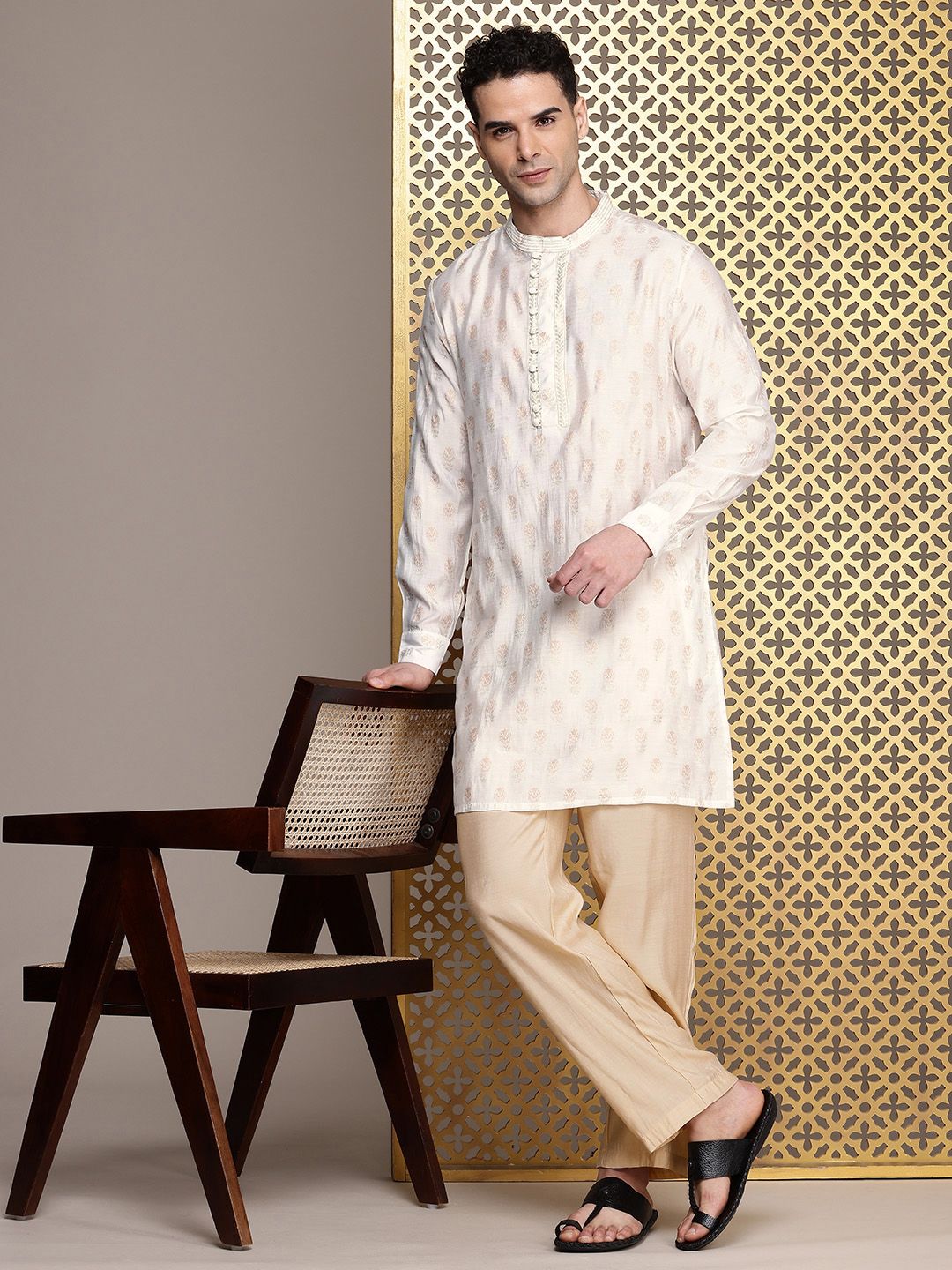 House of Pataudi Floral Printed Regular Jashn Kurta with Trousers