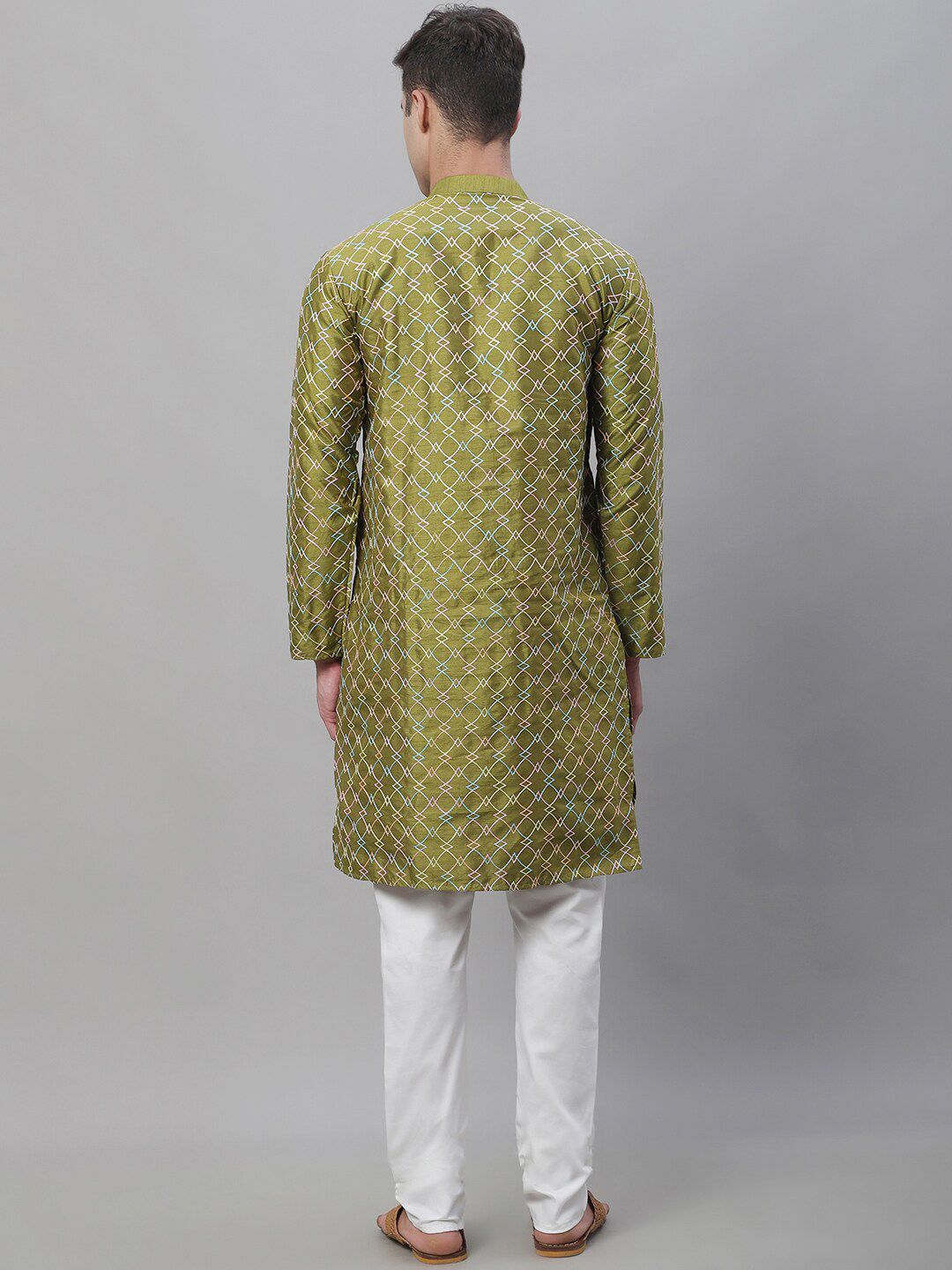 SOJANYA Geometric Embroidered Thread Work Kurta With Churidar