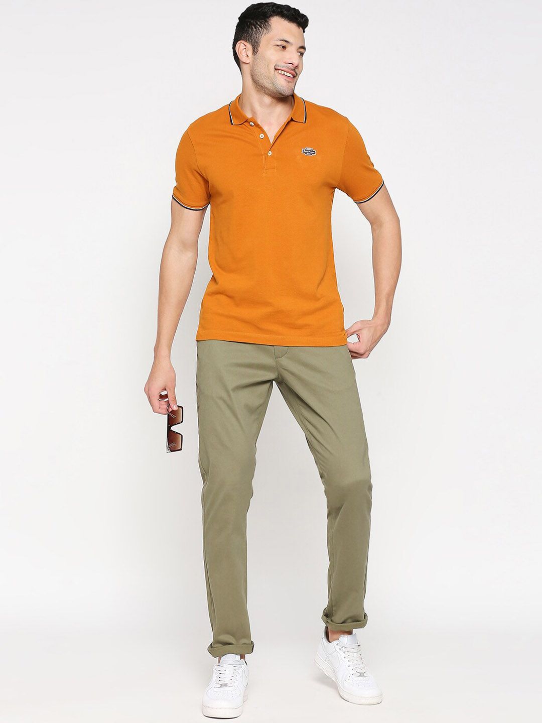 Being Human Men Slim Fit Mid-Rise Plain Chinos