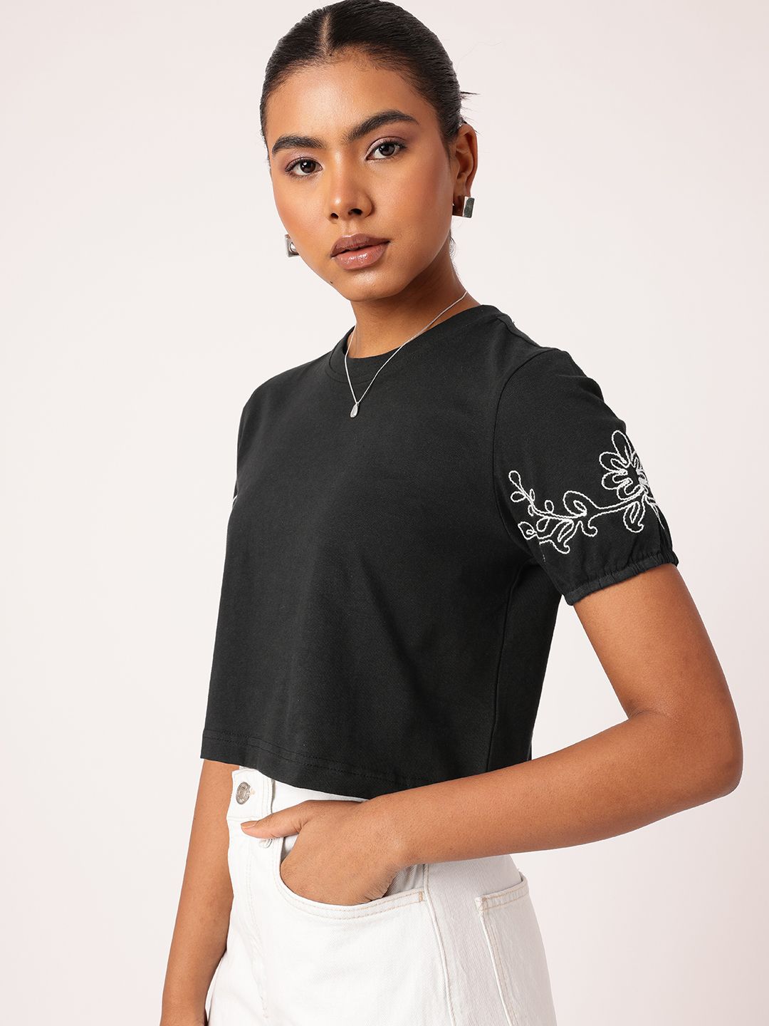 DressBerry Cute Exquisite Embroidery Crop Top
