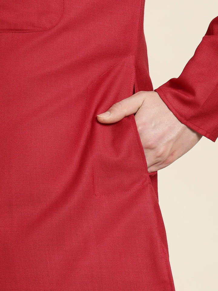 SOJANYA Men Maroon Solid Straight Kurta