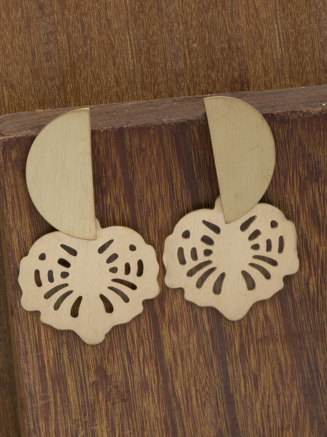 DressBerry Gold-Plated Contemporary Drop Earrings